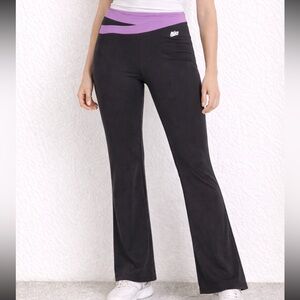 Nike Women’s Yoga Pants Purple Gray Stretch Activewear Leggings